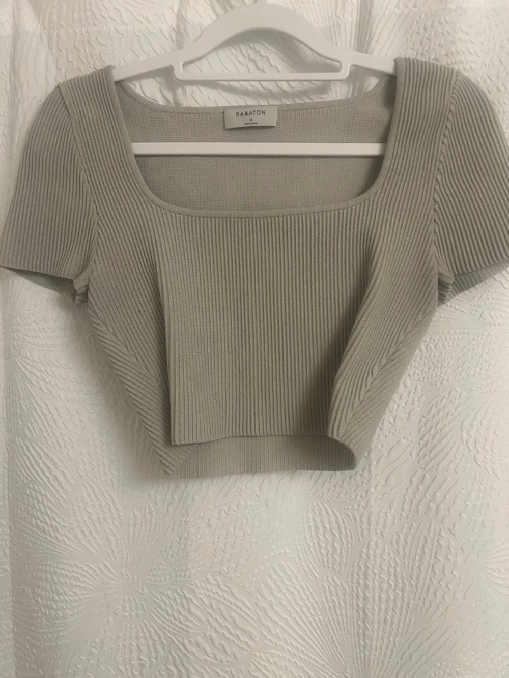 Aritzia Babaton Taupe Ribbed Square Neck Crop Top Women's Size M - Picture 4 of 9